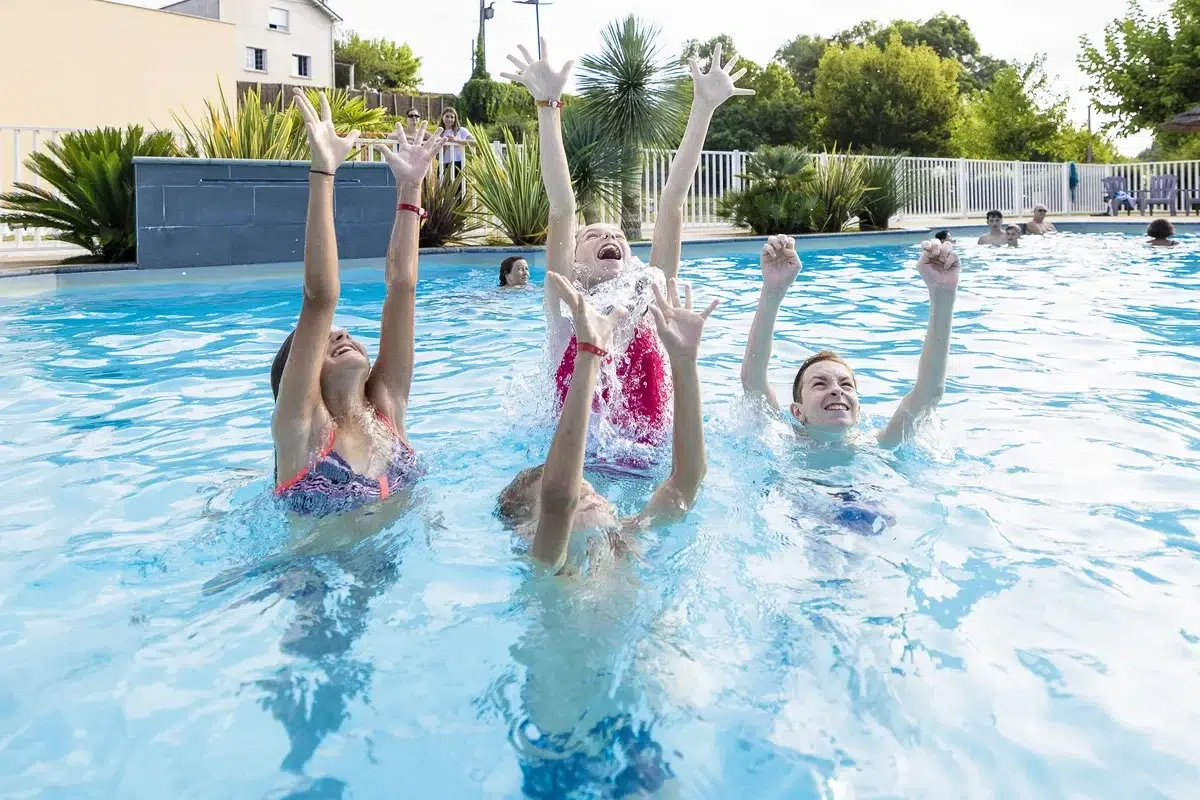 campsite with swimming pool dordogne